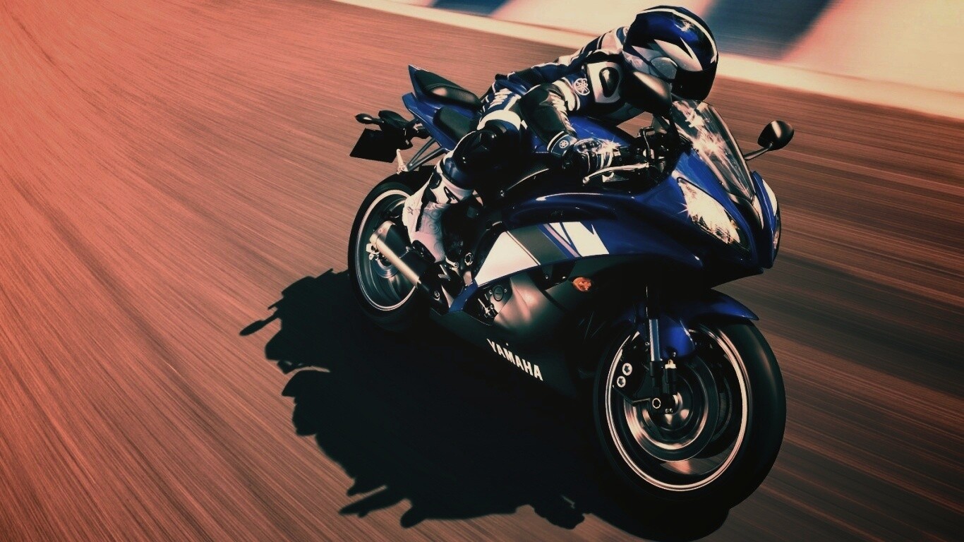 Мотоциклист на трассе обои