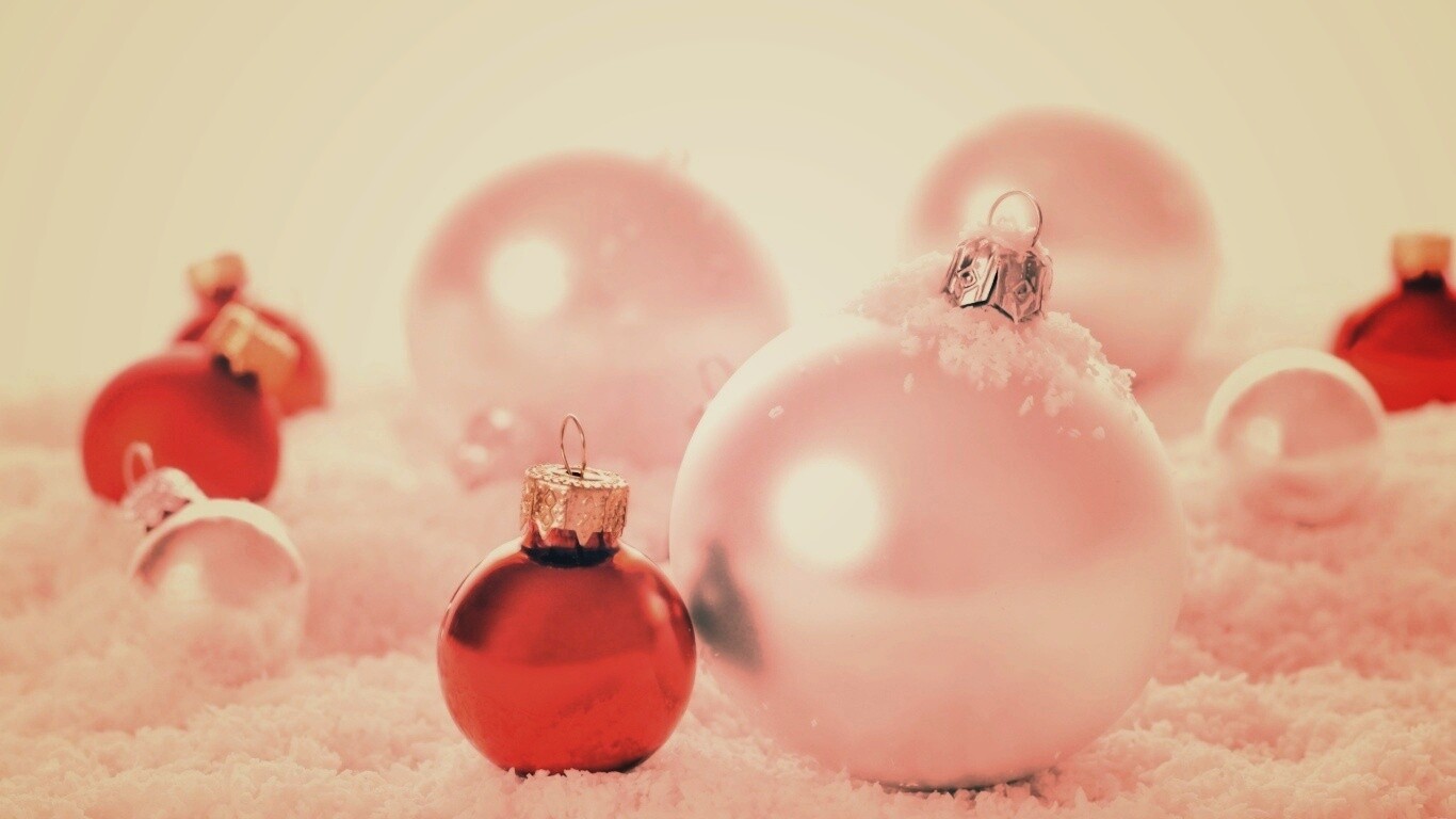 Красно-белые игрушки  обои