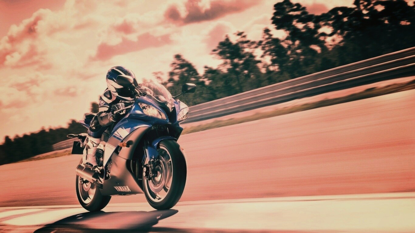 Мотоциклист на треке обои