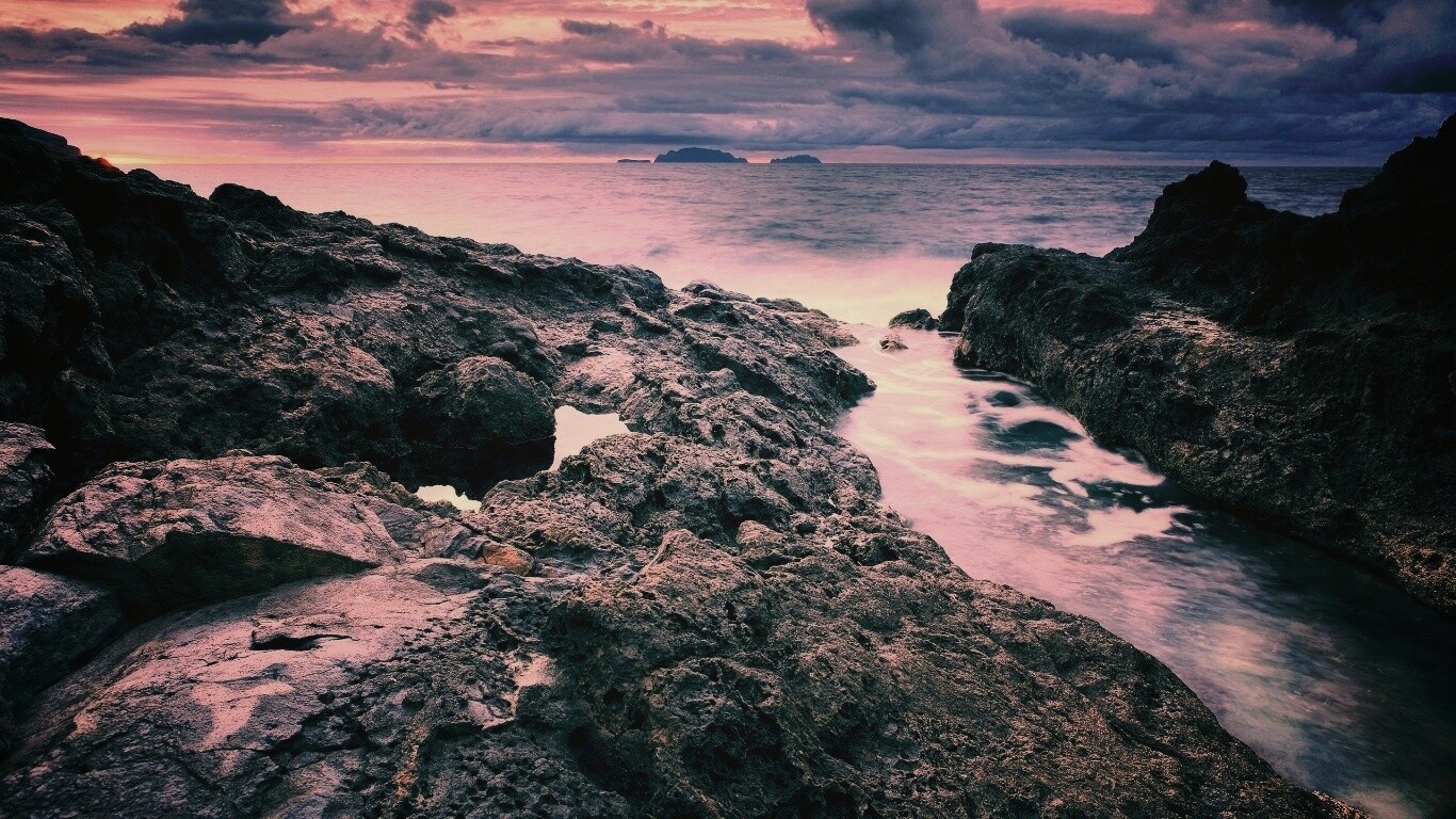 Река впадающая в море обои