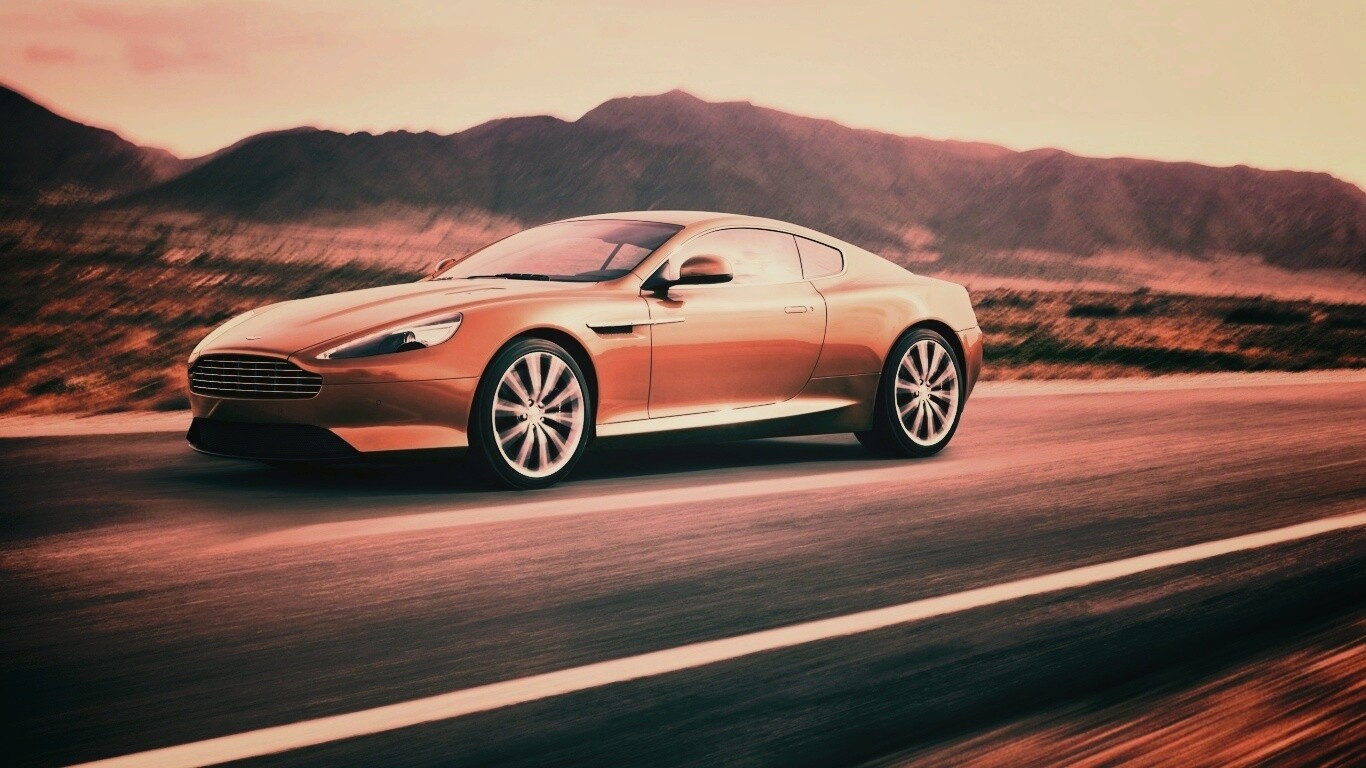Астон Мартин на шоссе обои