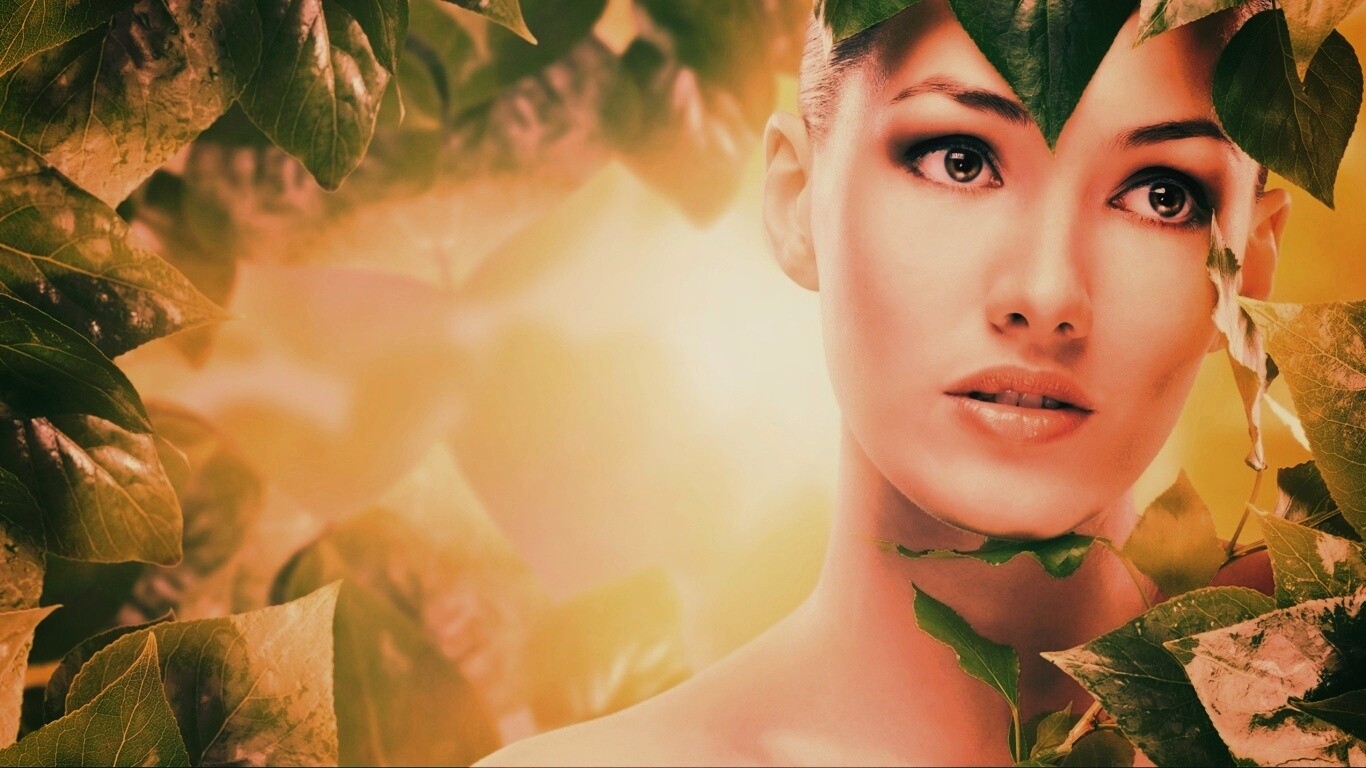 Девушка с зелеными листьями обои
