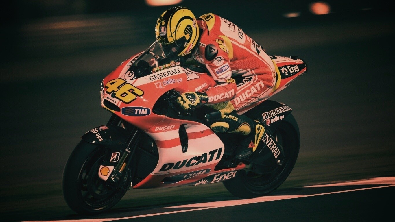 Мотоциклист на треке обои