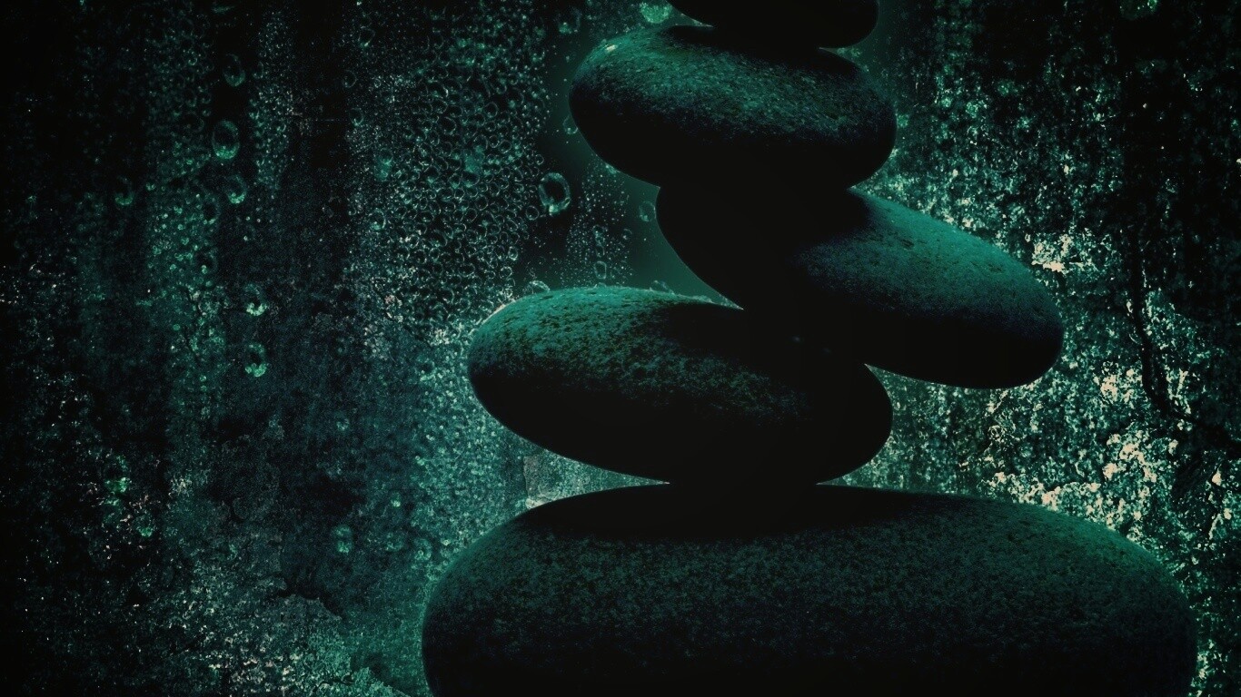 Башня из камней под водой обои