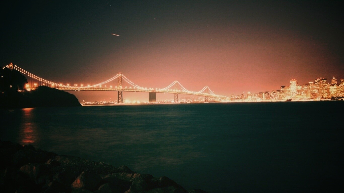 Вид на ночной мост обои