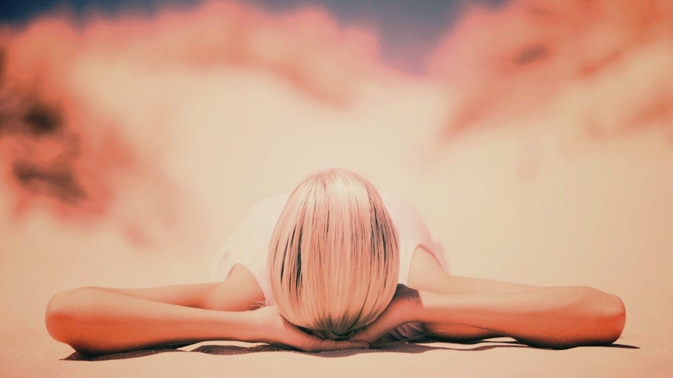 Девушка на солнце обои