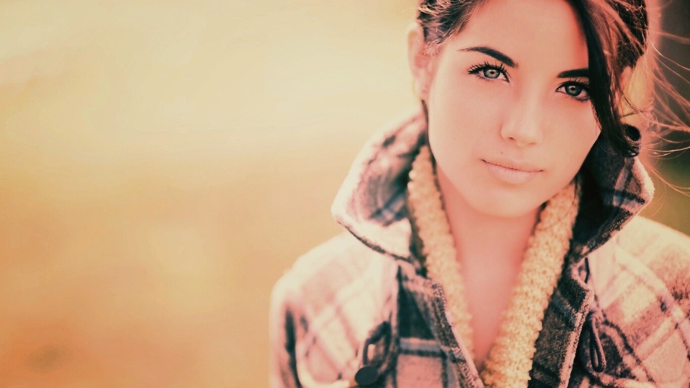 Красивая молодая девушка обои