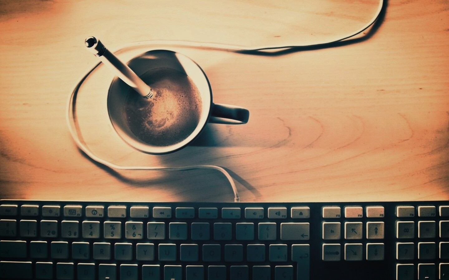 Ручка в кофе обои