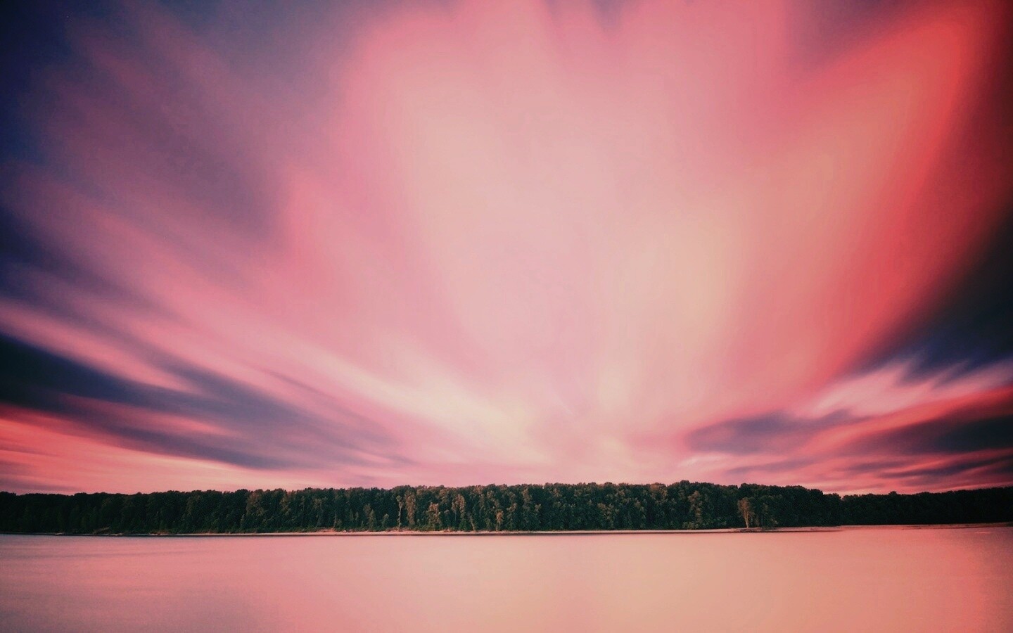 Вечернее небо над озером обои