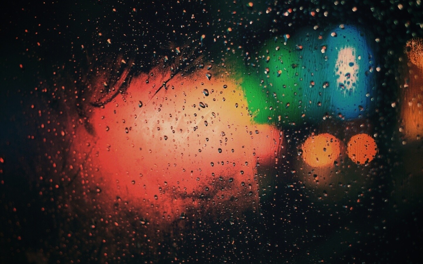 Огни за мокрым стеклом обои