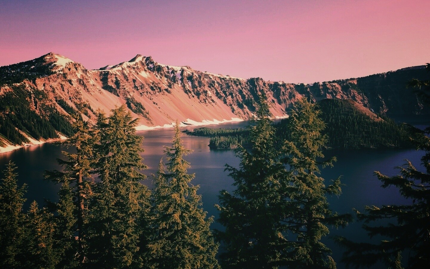 Озеро в кратере обои