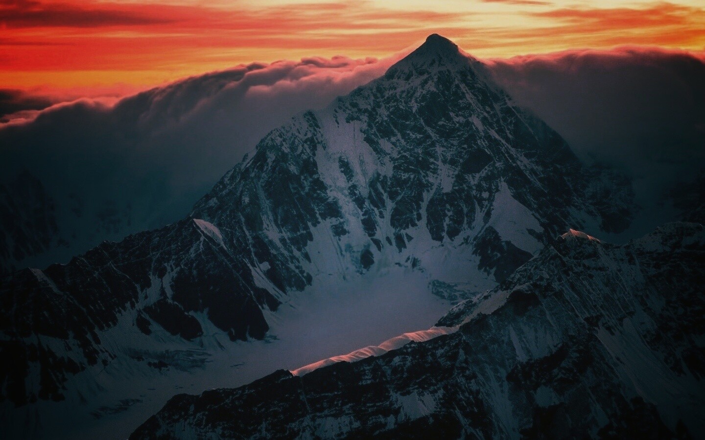 Гора на закате обои