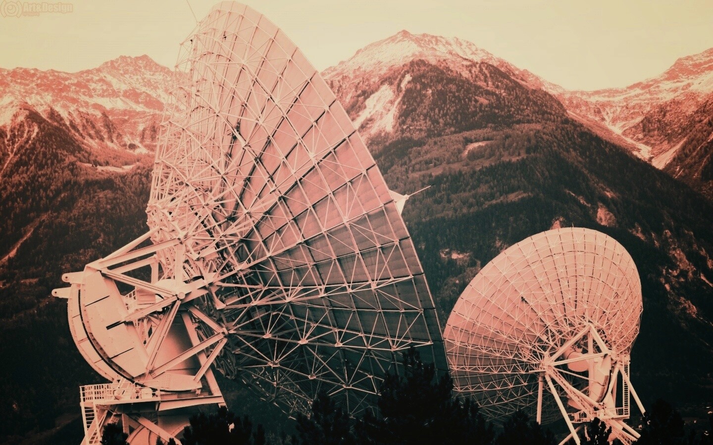 Локаторы в горах обои