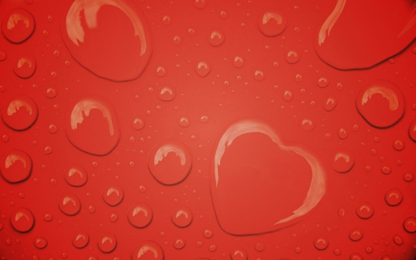 Капли на красном фоне обои
