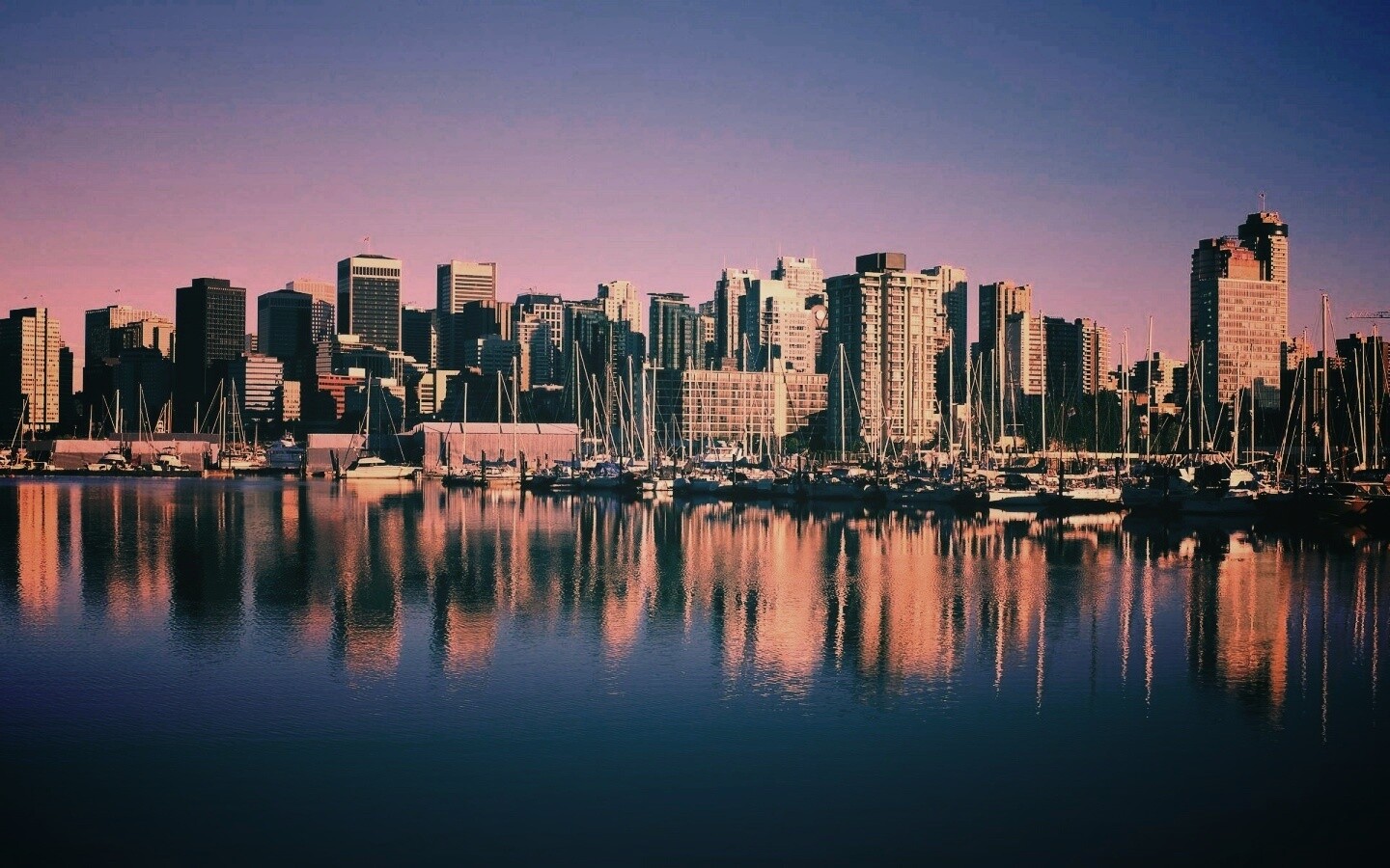 Город у воды обои