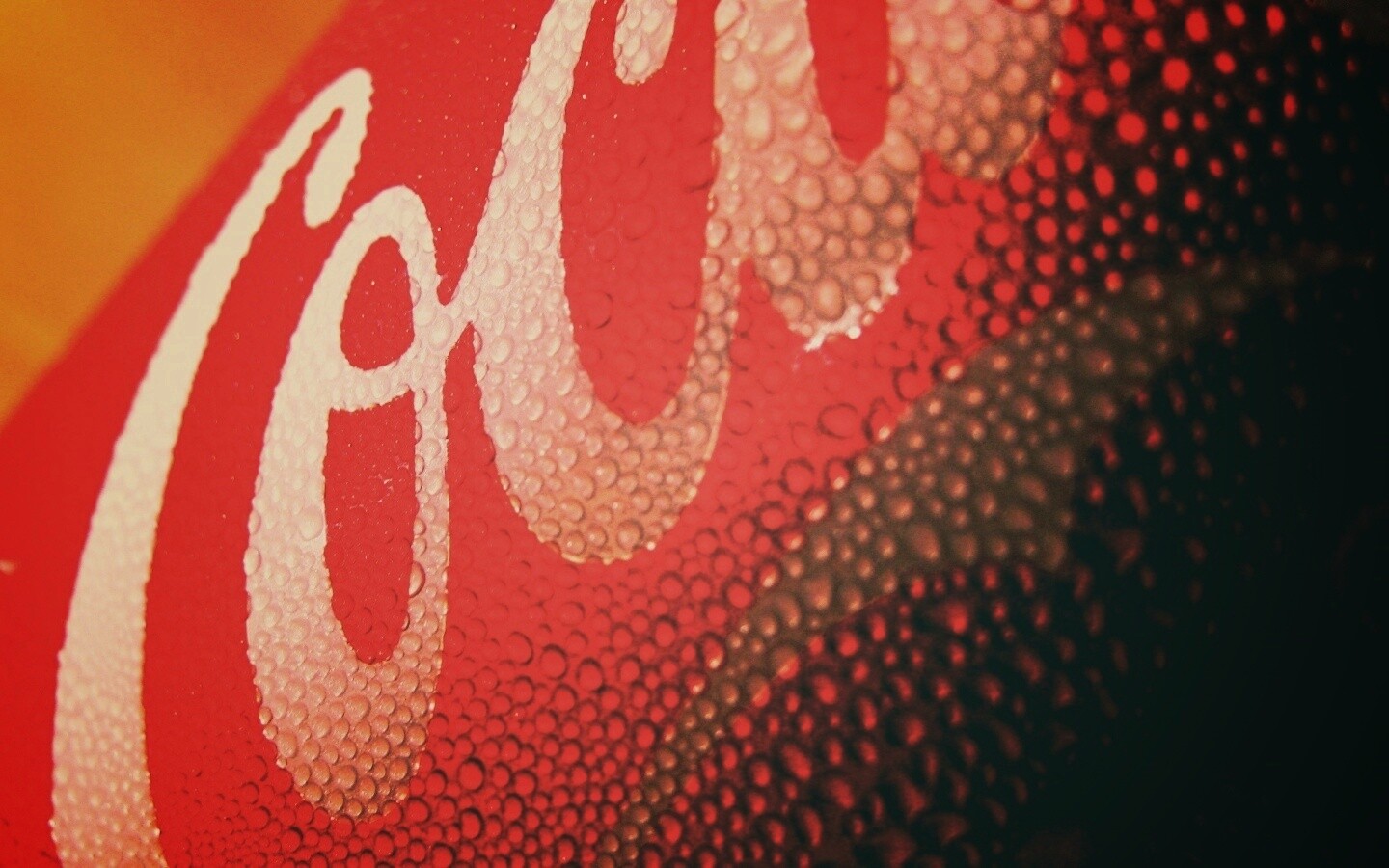 Запотевшая банка Кока-Колы обои