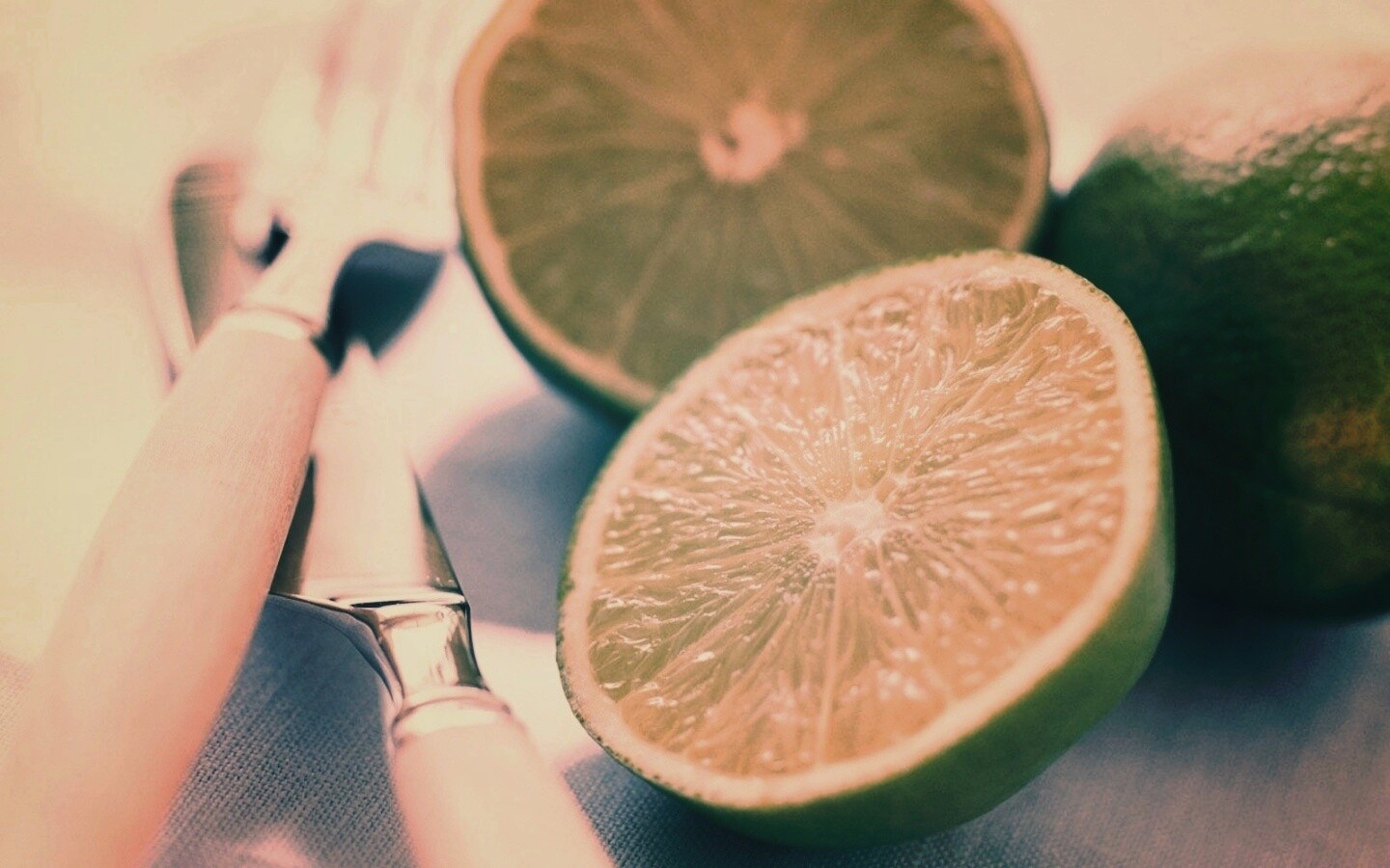 Нож, вилка и лайм обои