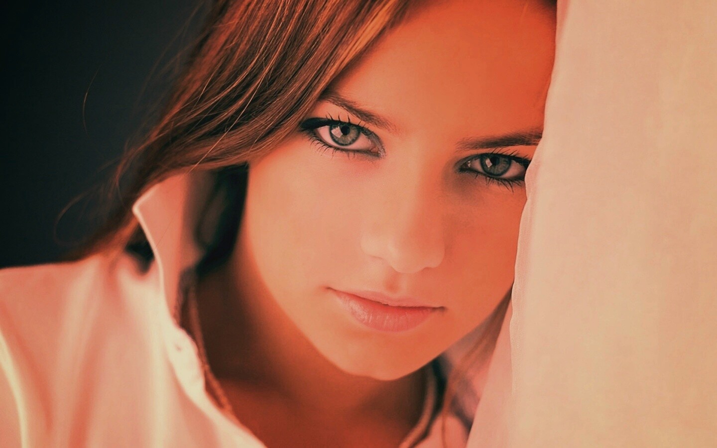 Красивая молодая девушка обои