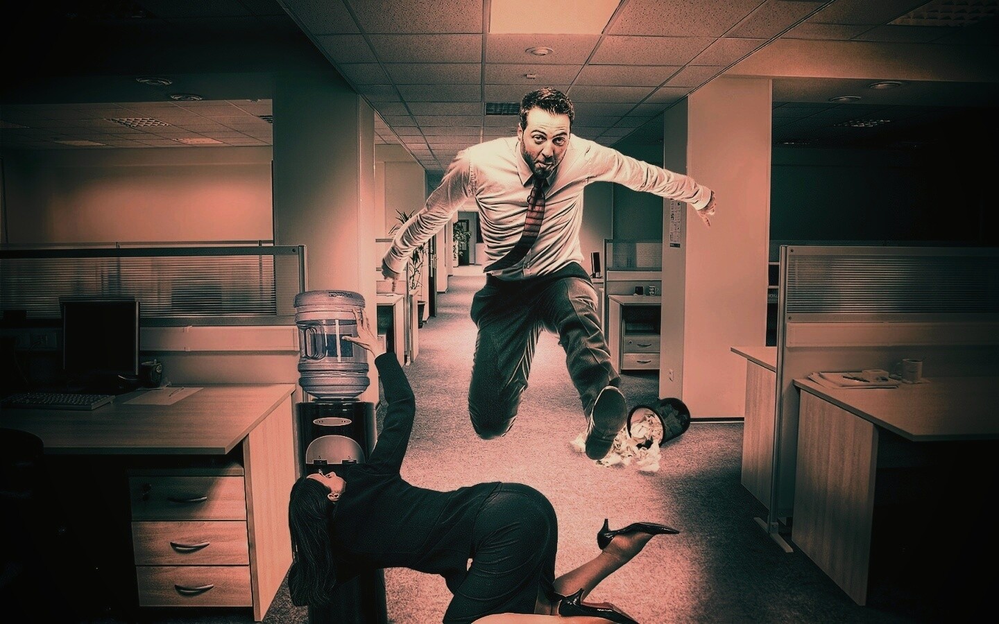 Ещё один день в офисе обои