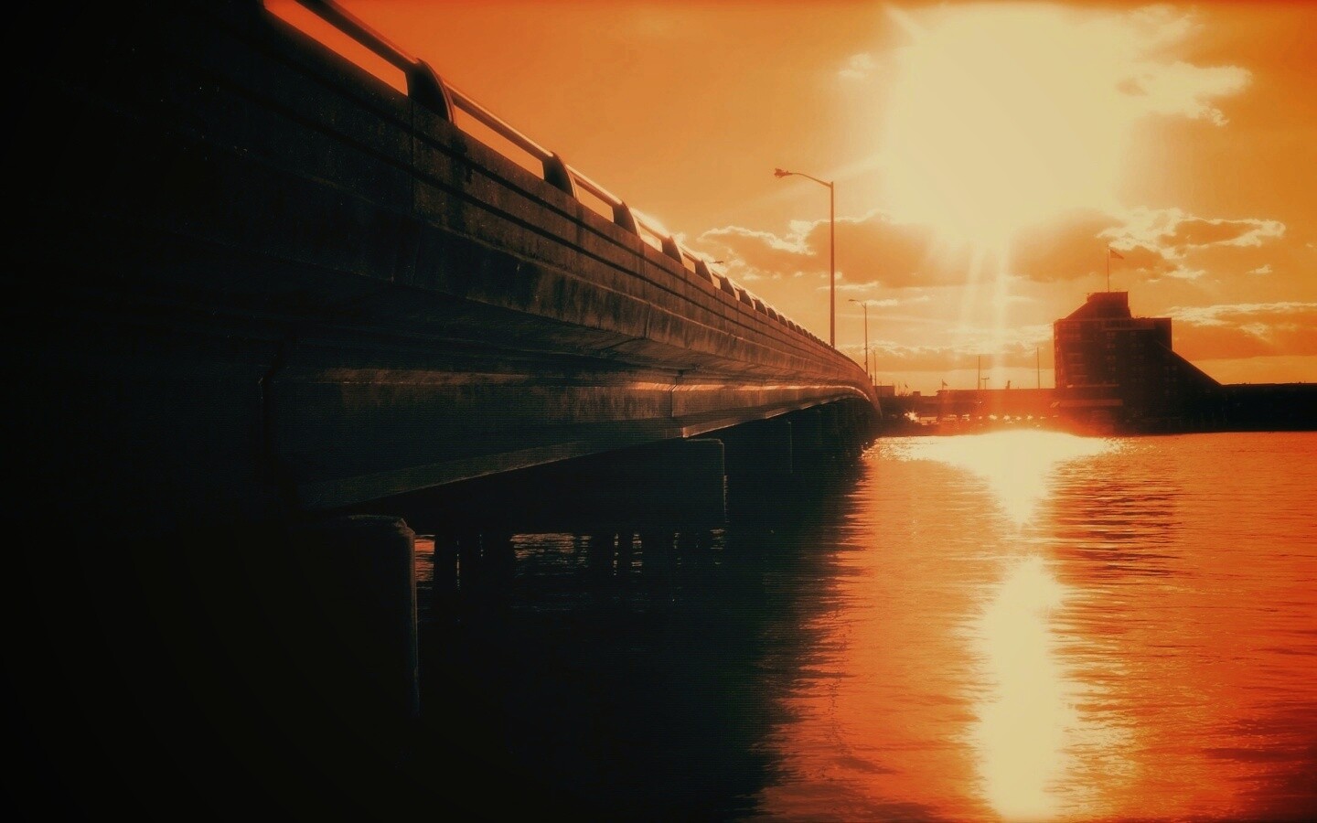 Залитый солнцем мост обои