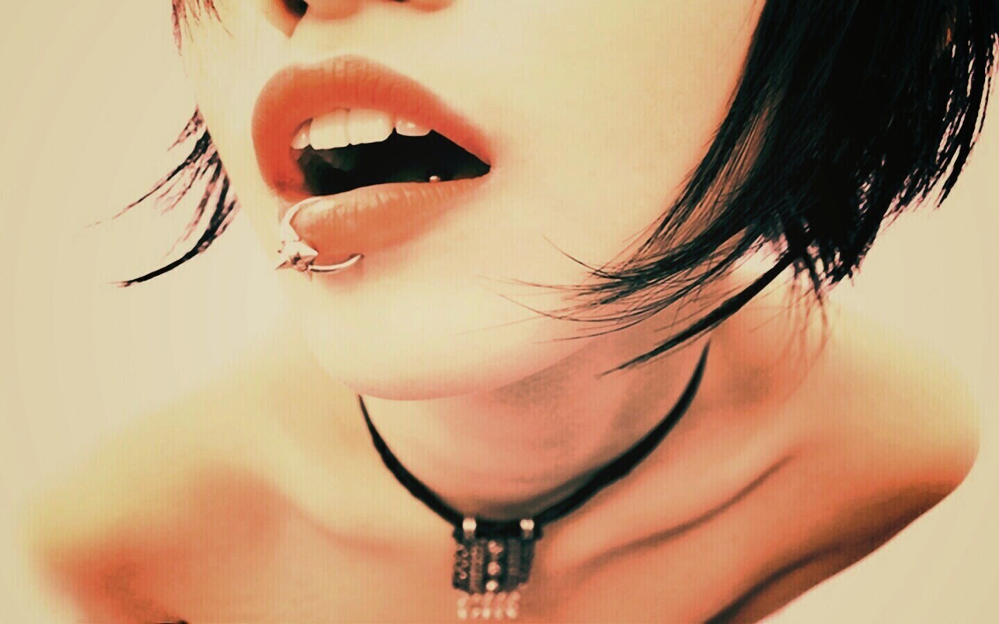 Девушка с кольцом обои