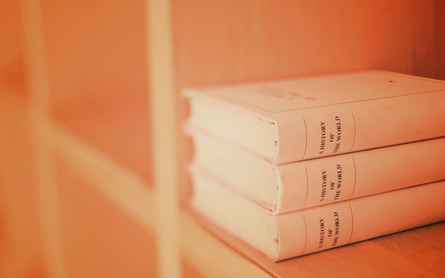 Книги на полке обои