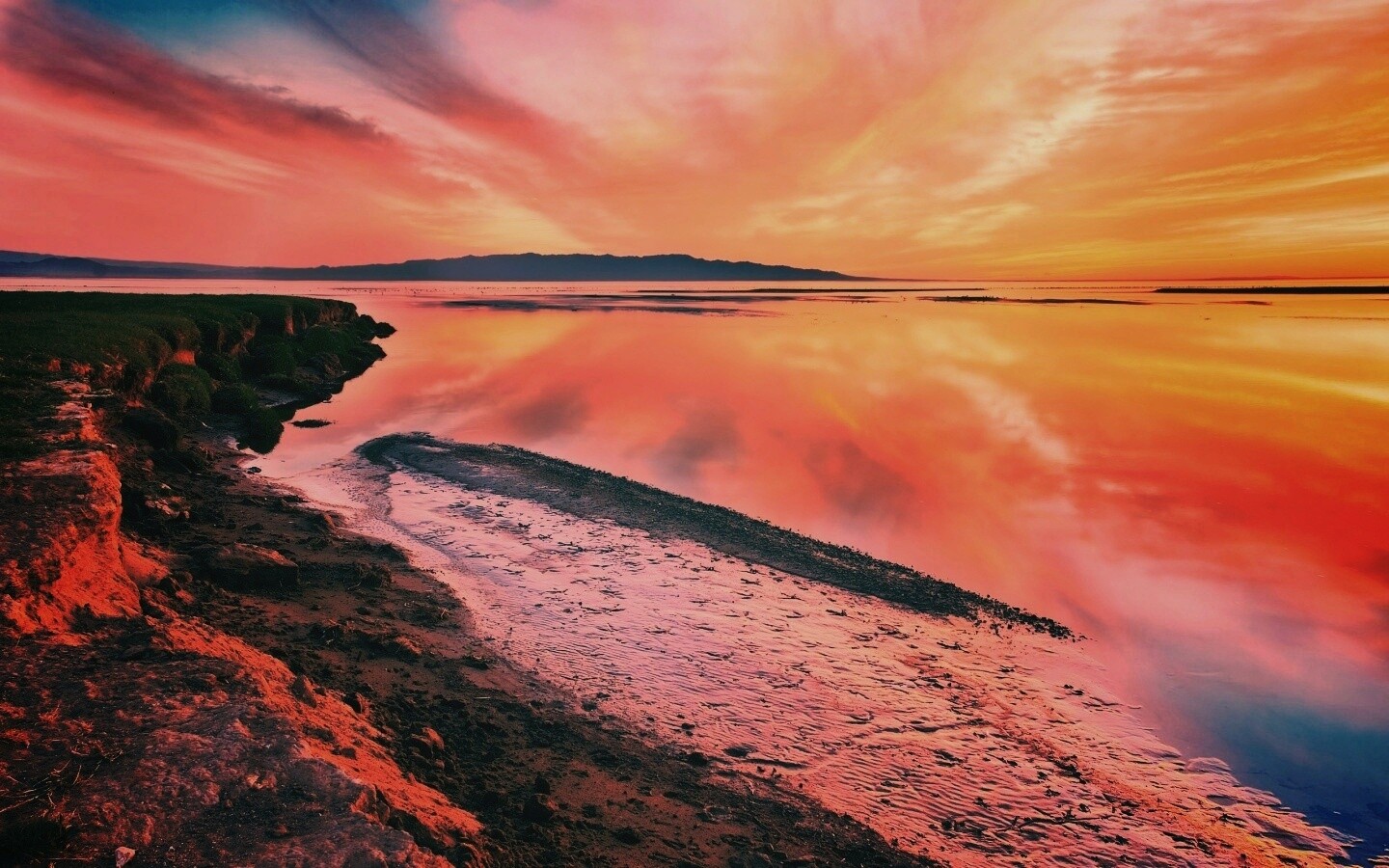 Озеро на закате обои