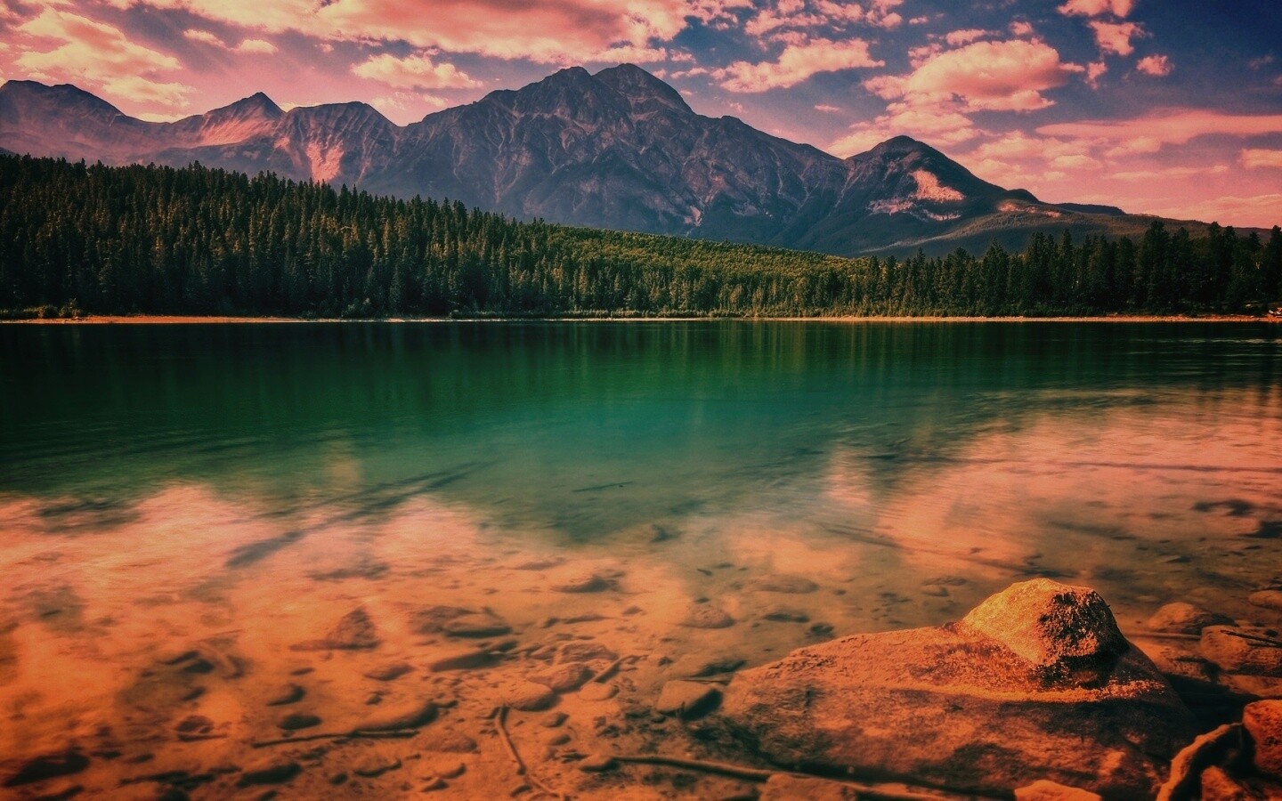 Зеленое озеро обои