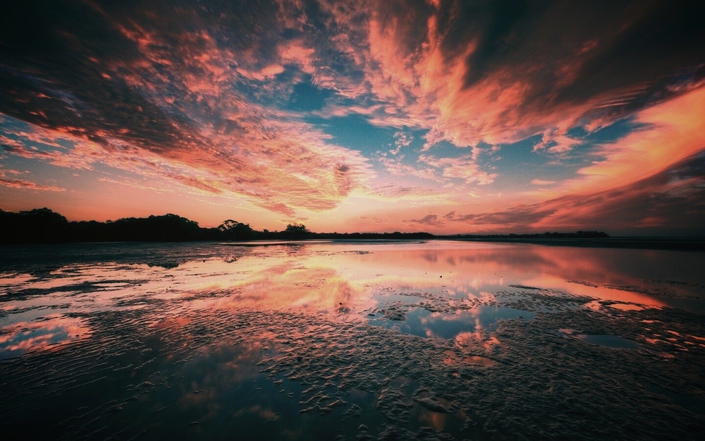 Дивный закат на озере обои