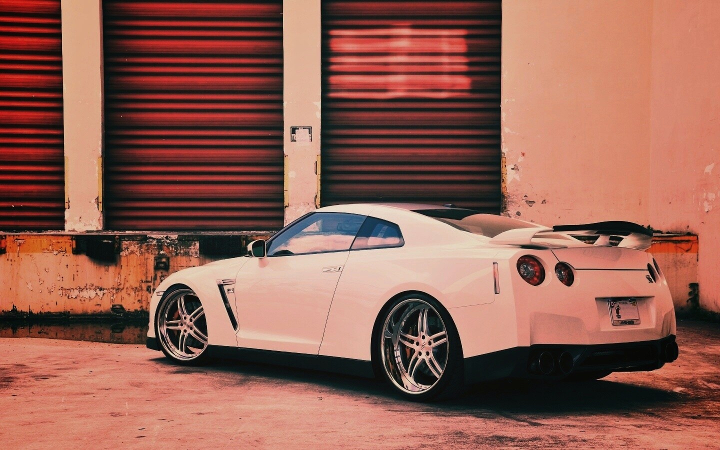 Спортивный Nissan обои