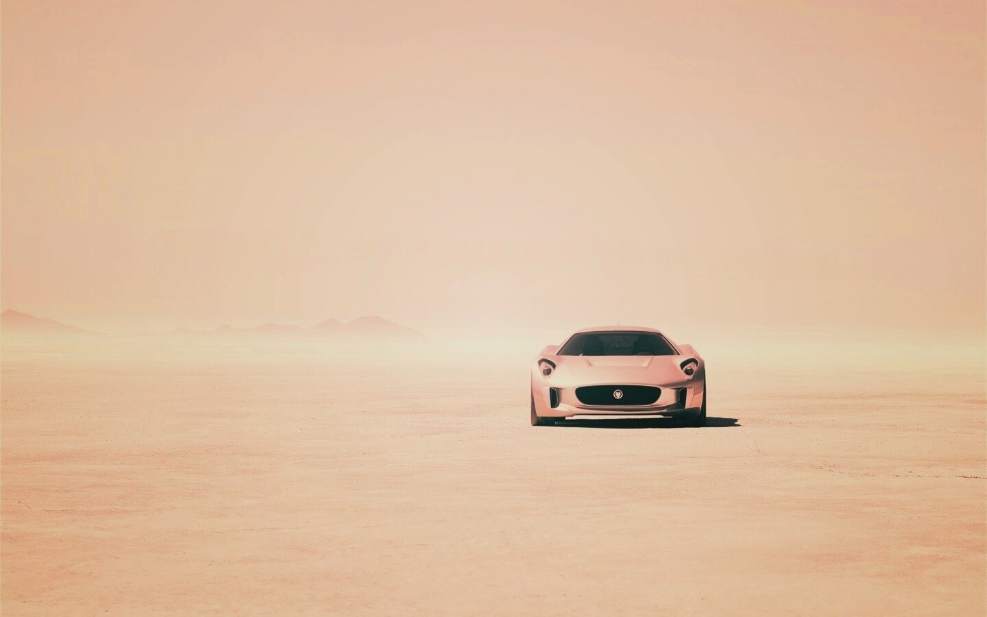 Ягуар подкрадывается обои