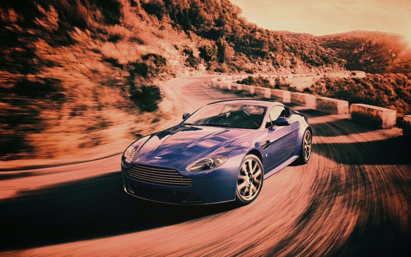 Синий Aston Martin обои