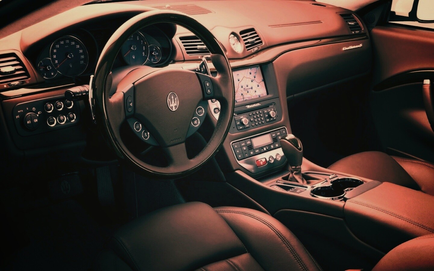 Салон Maserati Granturismo обои