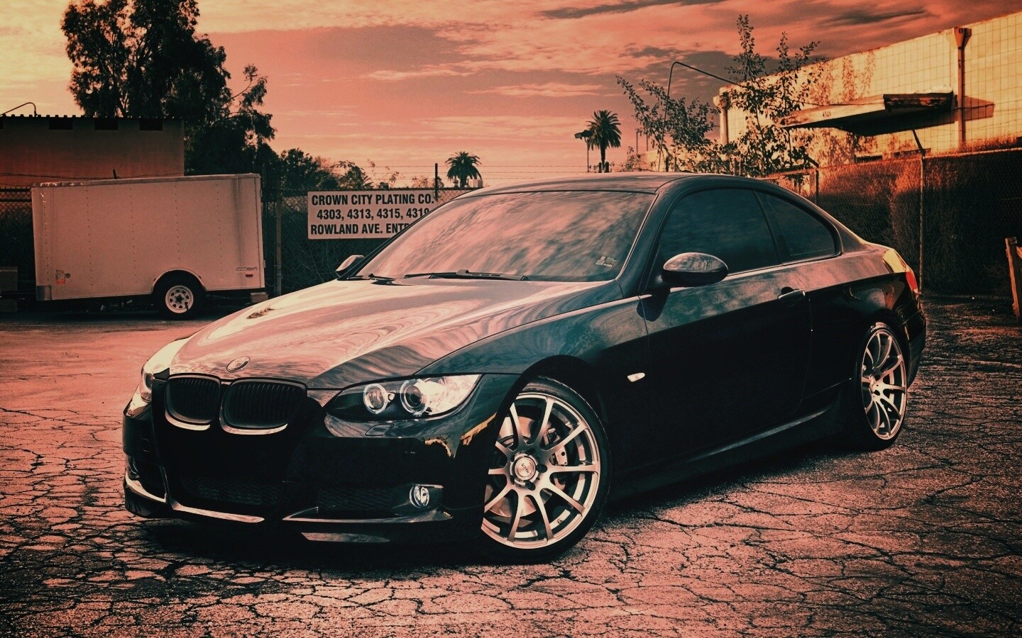 Чёрный БМВ обои