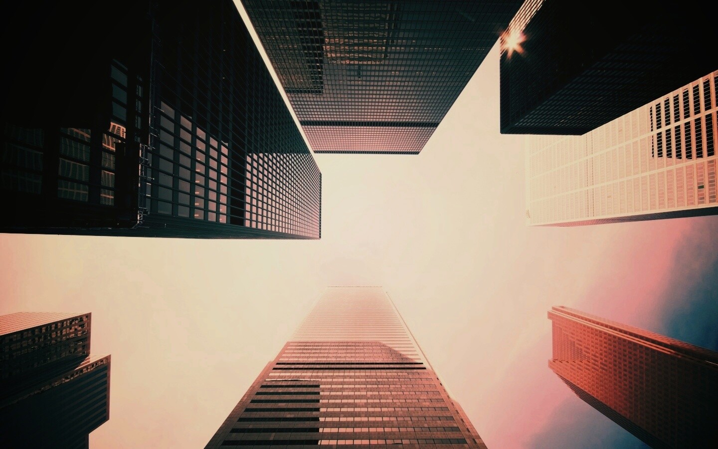 Небоскребы уходящие в облака обои