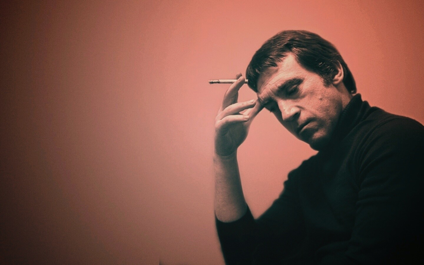 Владимир Высоцкий с сигаретой в руке обои