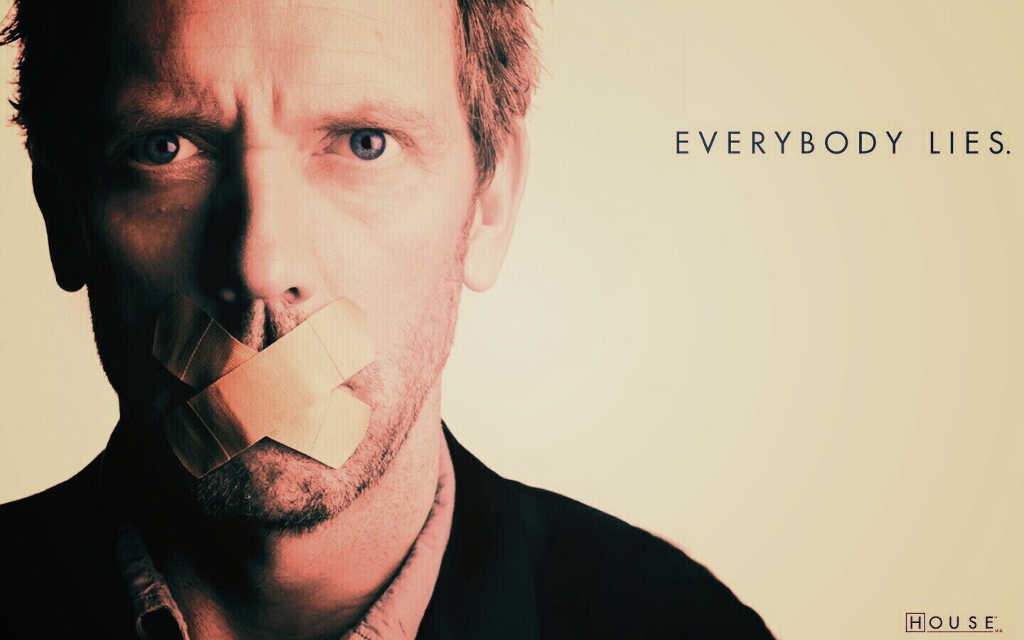 Хаус с пластырем на рту обои