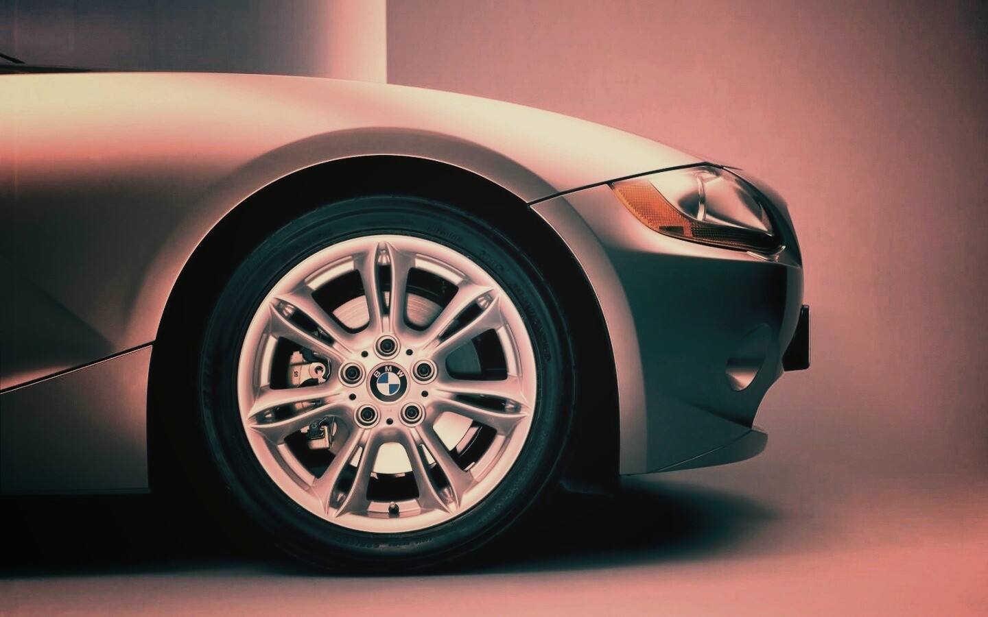 Переднее колесо автомобиля БМВ обои