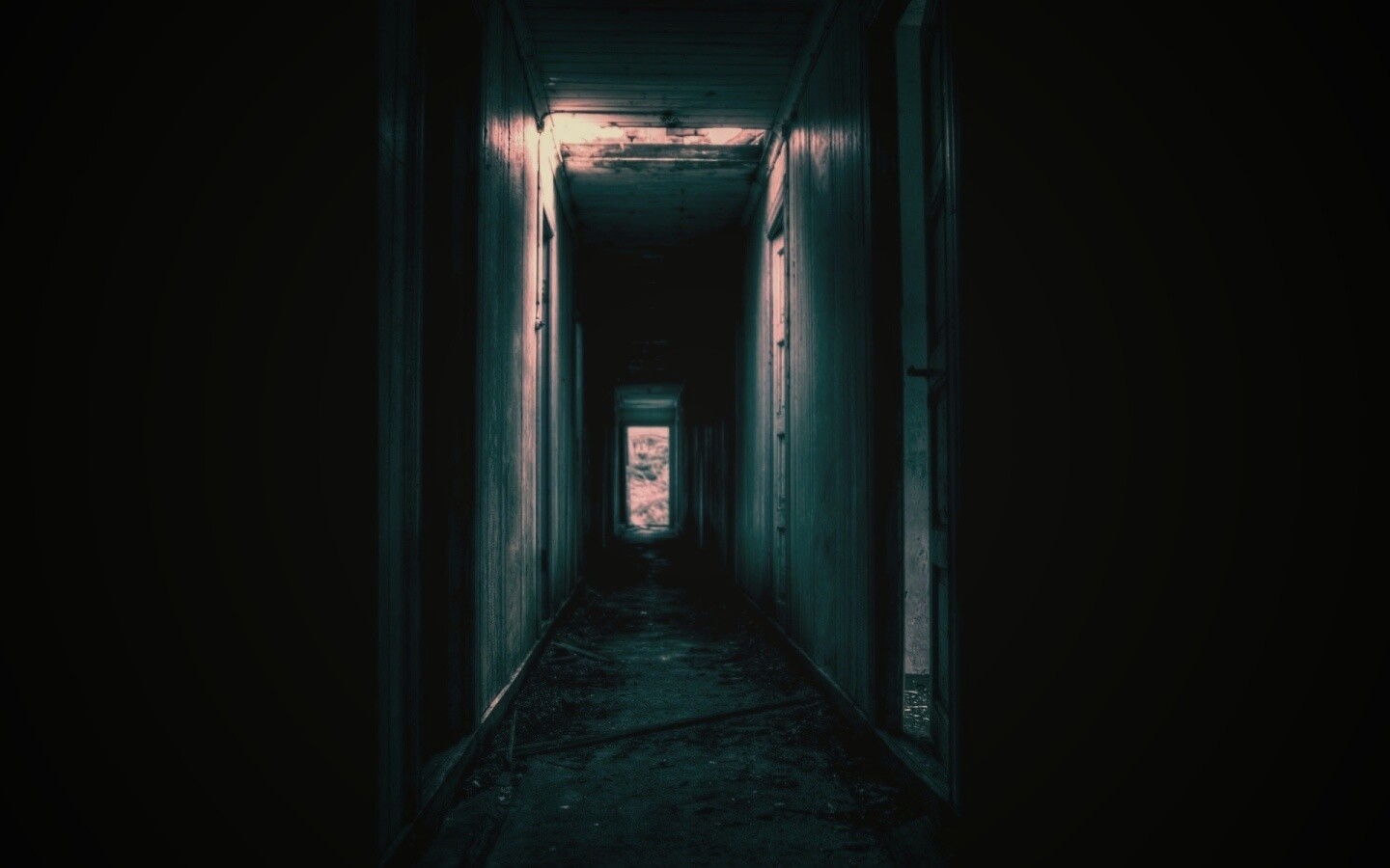 Страшный коридор обои