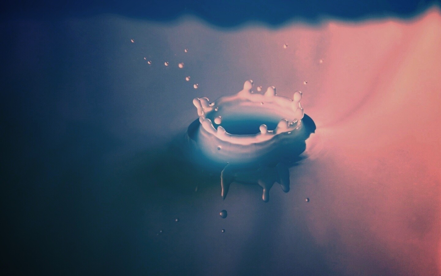 Синий всплеск воды обои