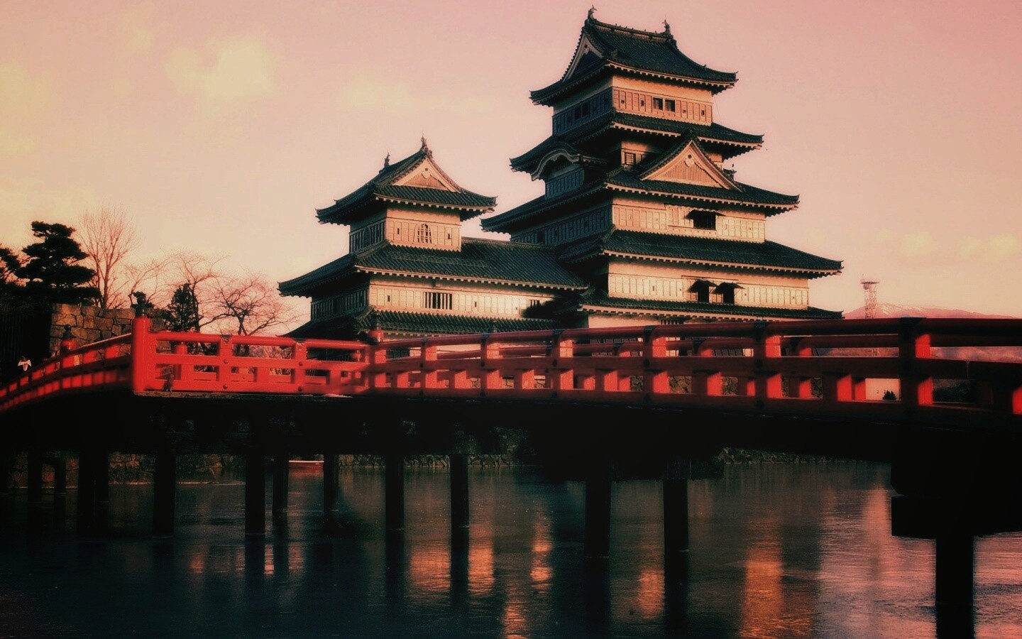 Дом на берегу обои