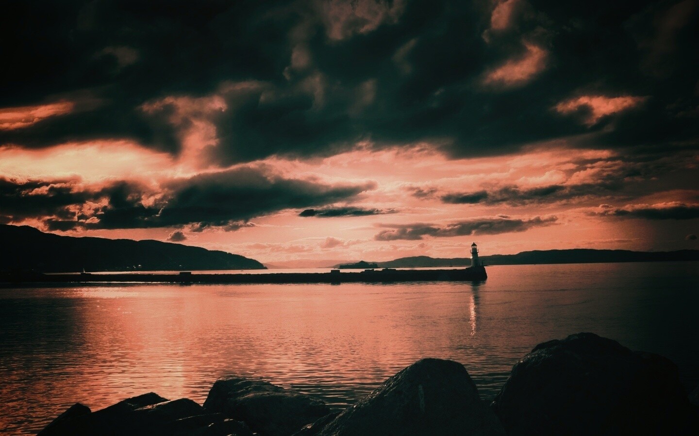 Маяк в далеке обои