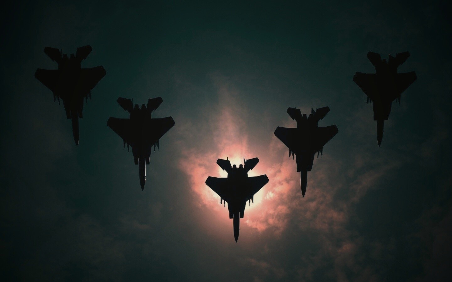 Ряд истрибителей на фоне солнца обои