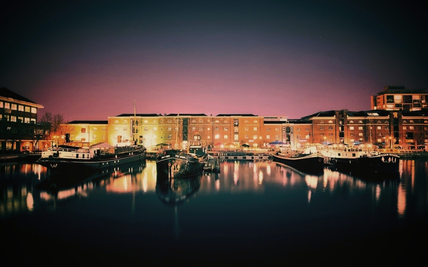 Корабли на спокойной воде обои