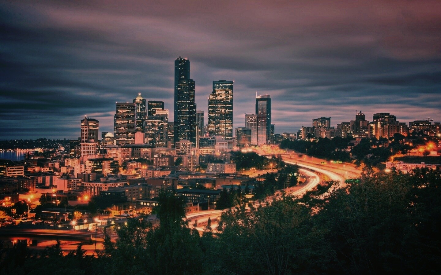 Город вдали обои