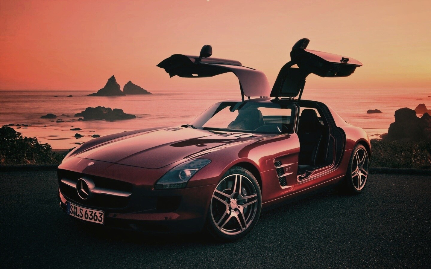 Мерседес на побережье обои