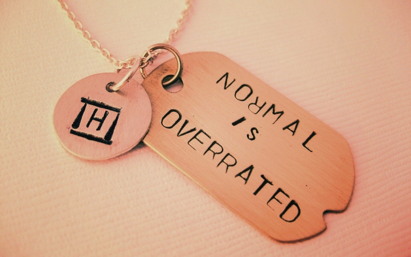 Нормальность переоценена обои