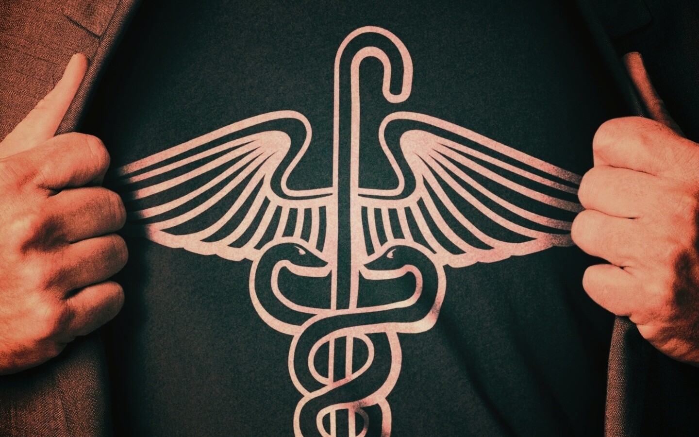 Футболка со змеями и тростью обои