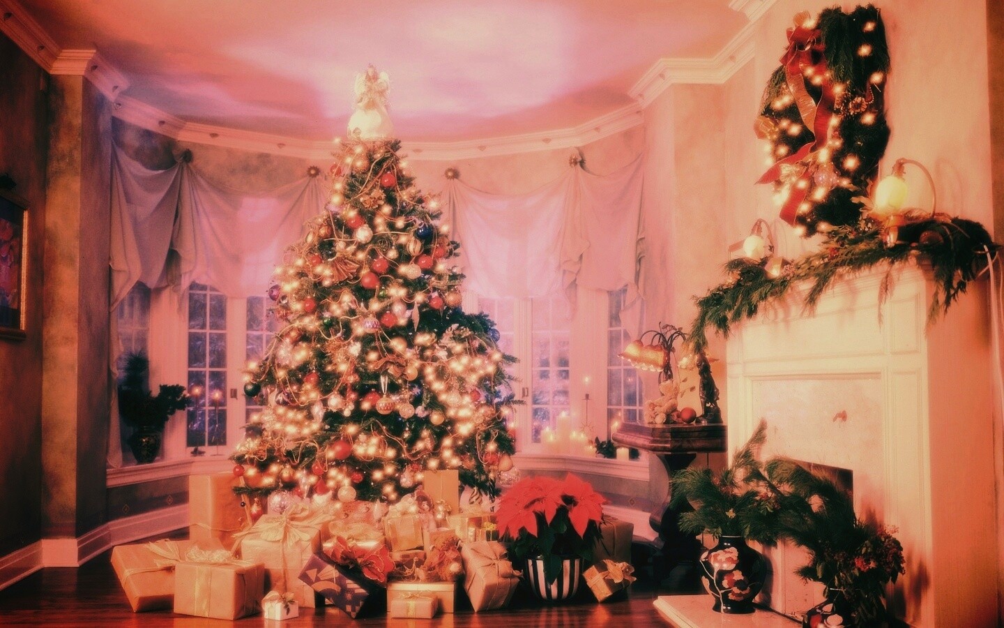 Подарки под ёлкой обои