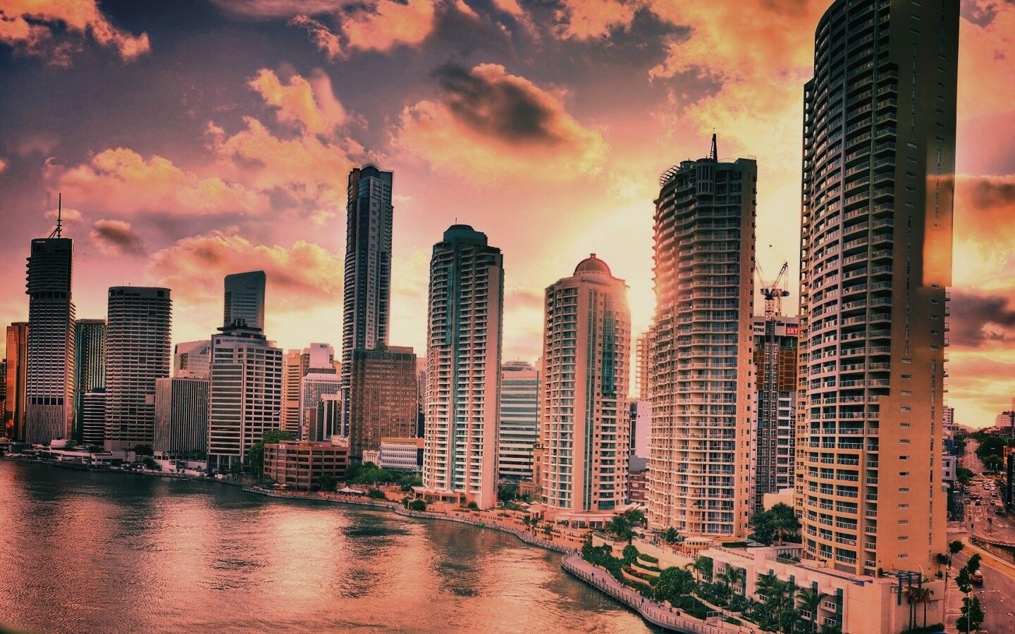 Город на берегу обои